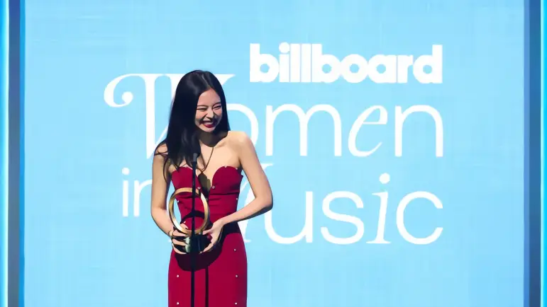 Jennie de BLACKPINK recibe el premio Global Force en los Billboard Women in Music
