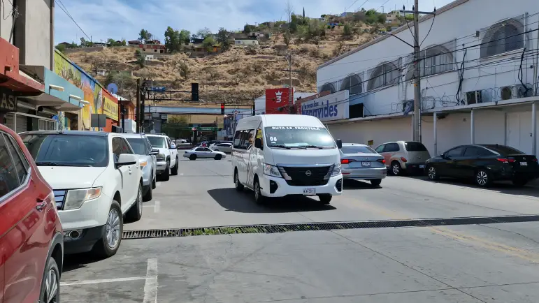 Nuevas combis mejoran servicio de transporte
