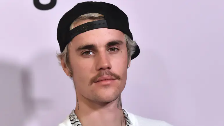 Justin Bieber debuta nueva colección de ropa
