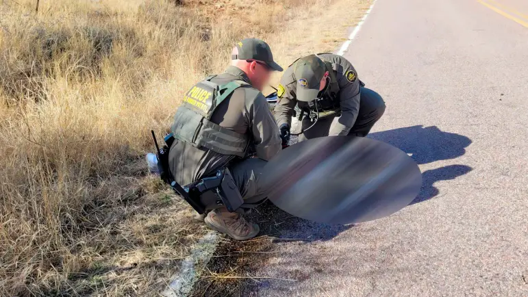 Volcadura en persecución deja a contrabandista de migrantes herido en Arizona
