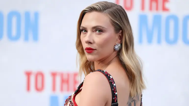 Obsesionado con Scarlett Johansson detenido por amenazas de bomba a "Saturday Night Live"
