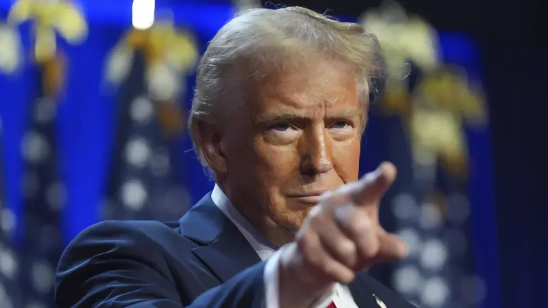 Trump defiende su guerra comercial a pesar de los desafíos
