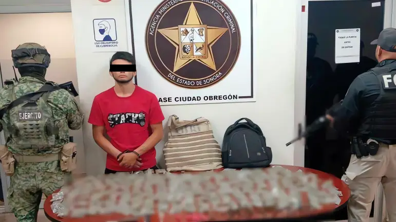 Detención por posesión de drogas, arma blanca y equipo táctico
