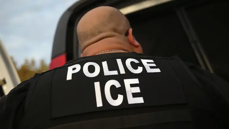 Familia mexicana dueña de panadería en Texas enfrenta cargos tras redada de ICE
