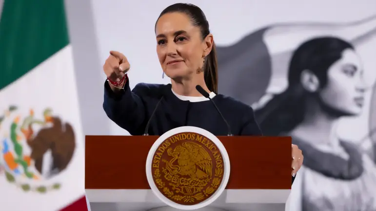 Sheinbaum garantiza abasto de medicamentos y supervisa su distribución
