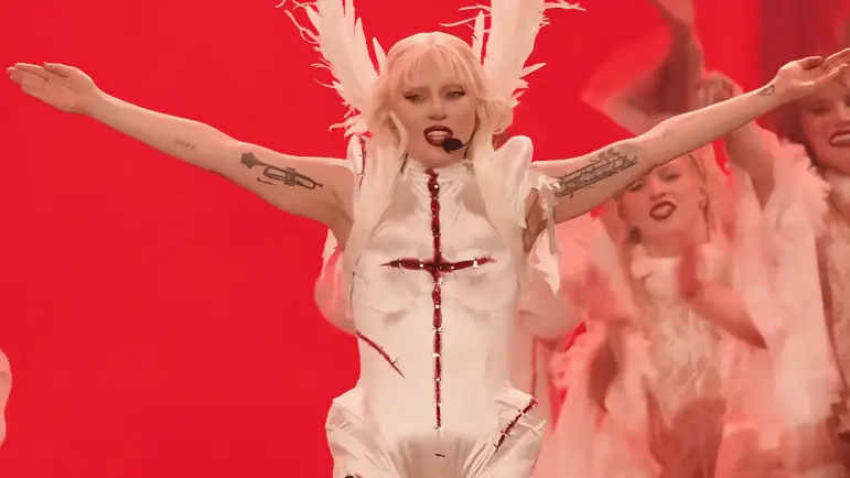 Lady Gaga deslumbra en Coachella
