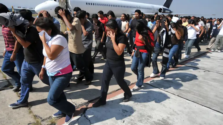 Aumenta el temor a deportaciones masivas de México desde EEUU
