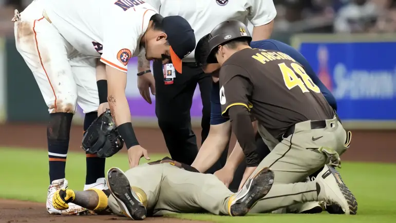 Arráez fuera del juego por conmoción; Padres preocupados
