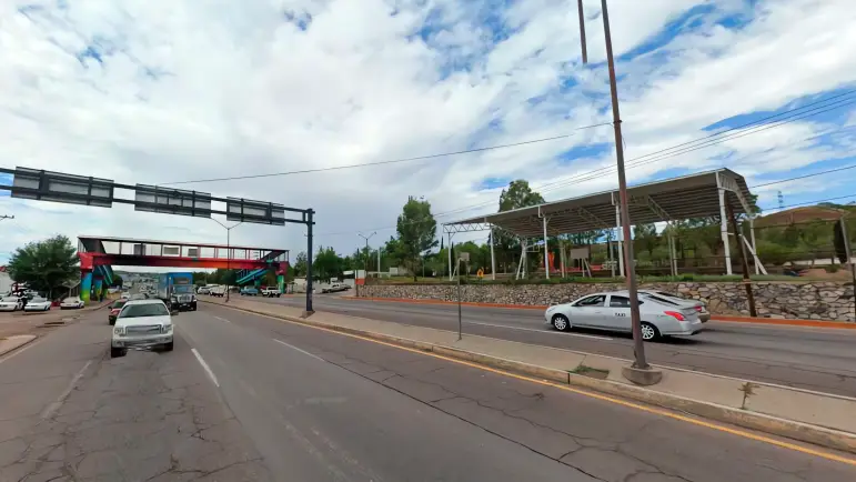 Obra pública en Avenida Obregón, Nogales Sur
