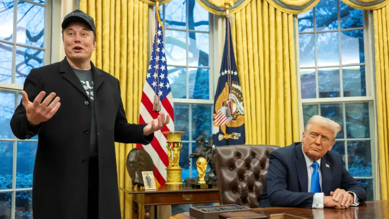 Trump sale en defensa de Musk tras desplome de Tesla

