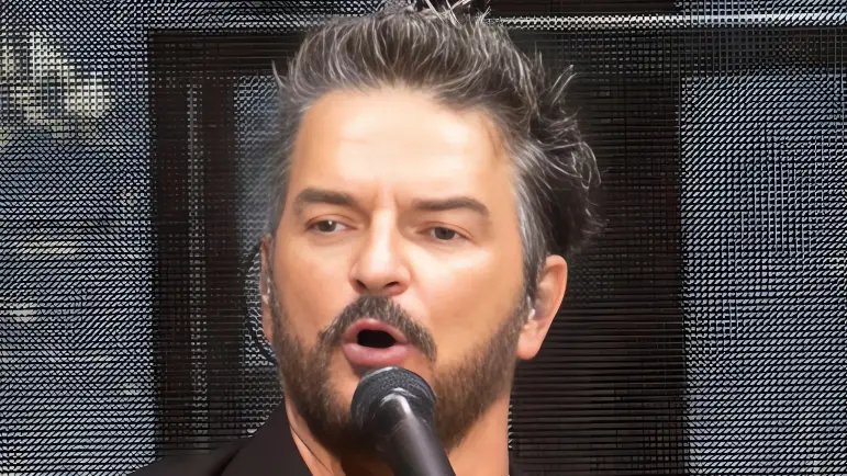 Arjona y una multa de tránsito en Guatemala
