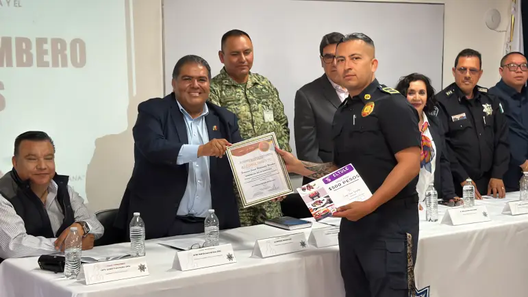 Héroes de Nogales: Bomberos y policías destacados del mes
