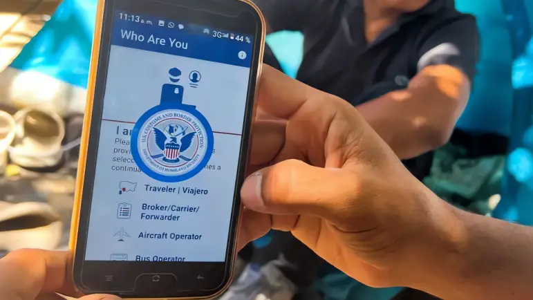 Campaña del DHS sobre autodeportación genera polémica en México
