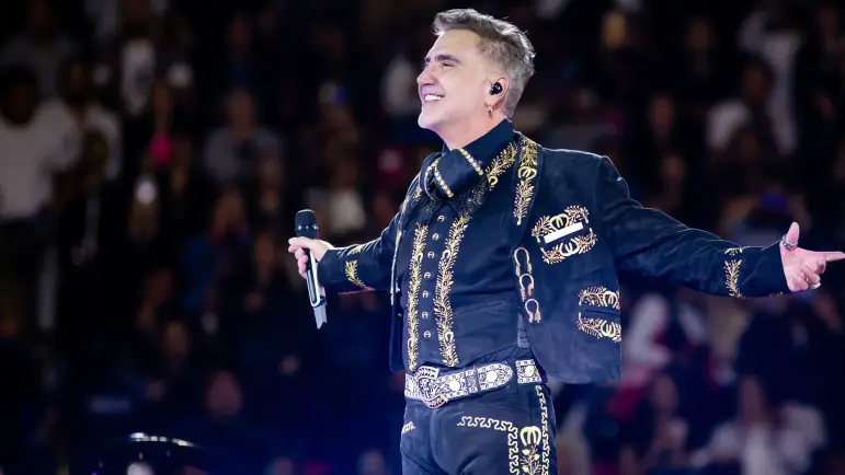 Alejandro Fernández destina ganancias de gira a salud mental
