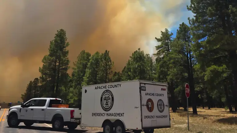 Incendio Greer: Miles evacuados en Arizona ante feroz incendio
