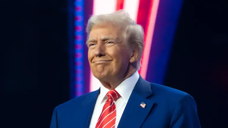 Trump amenaza con sanciones a bienes de inmigrantes
