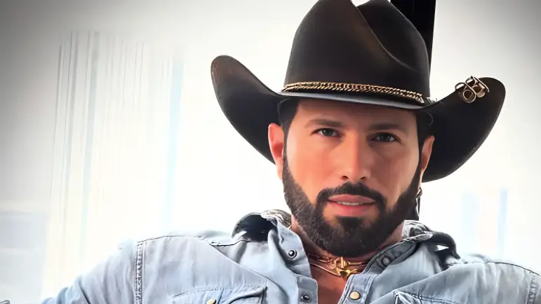 Poncho de Nigris y un camarógrafo protagonizan incidente en "Jalando Fierro"
