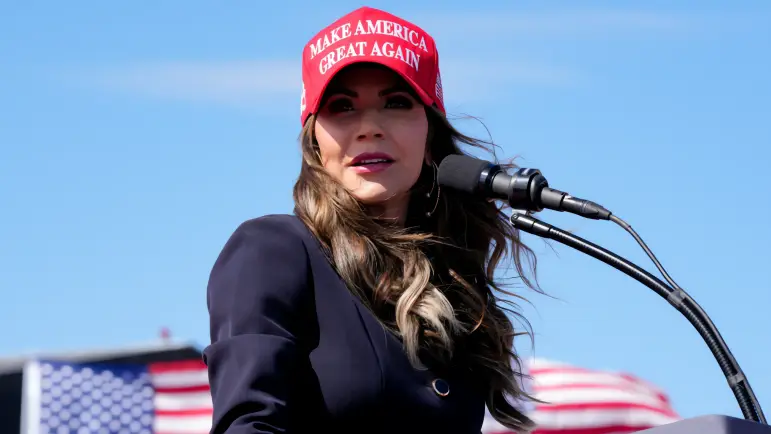 Gobernadora Noem propone reality show para decidir ciudadanía estadounidense
