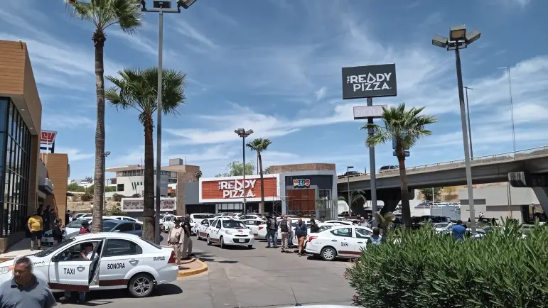 Operativos contra taxis irregulares continúan en Nogales
