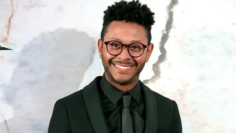 Detrás de las Rejas: Una Kalimba y una Acusación de Abuso Sexual
