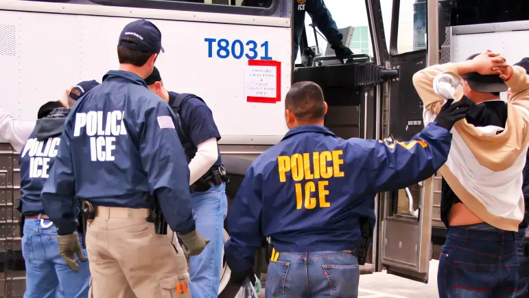 EEUU endurece su política migratoria con 3000 detenciones diarias
