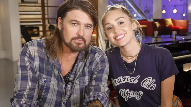 Miley Cyrus reflexiona sobre su vínculo con Billy Ray Cyrus en momentos cruciales
