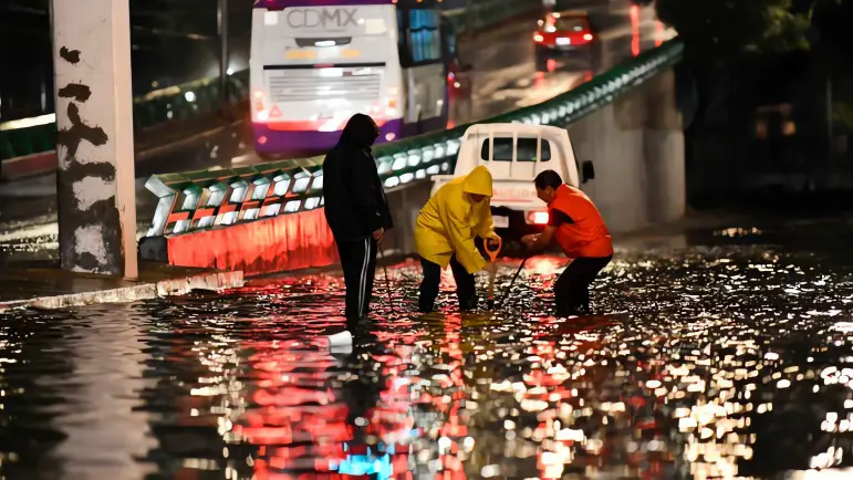 CDMX recomienda home office por fuertes lluvias
