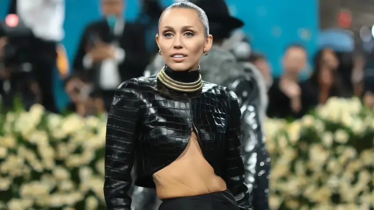 Más allá de la fama: La vida familiar de los hermanos Cyrus
