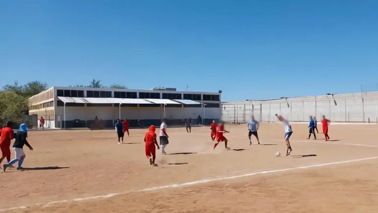 Reclutas del Cereso reciben uniformes deportivos
Uniforman a internos del Cereso para actividades deportivas
Cereso entrega uniformes deportivos a sus internos
Uniformes deportivos para internos del Cereso
Deportistas del Cereso reciben nuevos uniformes
Nuevo uniforme deportivo para internos de Cereso
Programa deportivo en Cereso incluye entrega de uniformes
Cereso impulsa actividad física con entrega de uniformes
