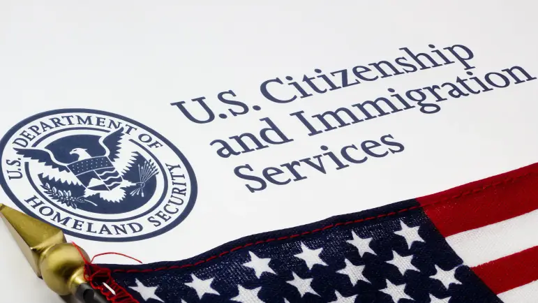 USCIS Acelera Deportaciones de Buscadores de Asilo
