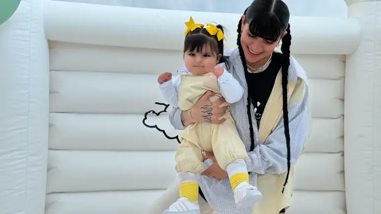 Cazzu: Maternidad, ternura y sorpresas con Inti
