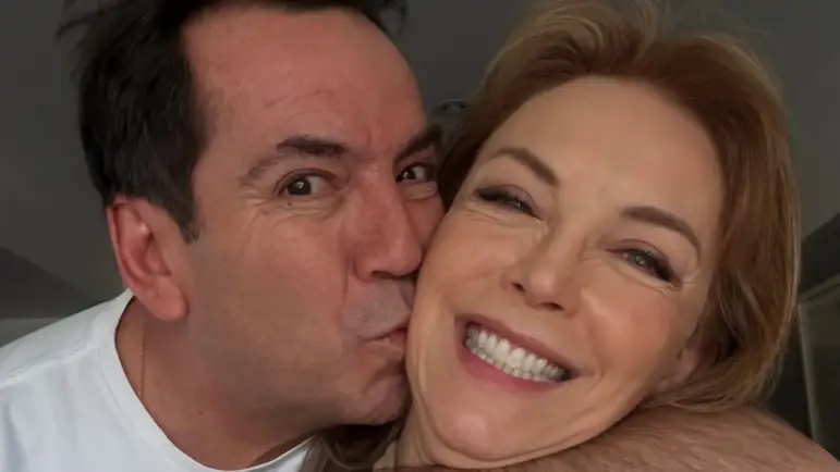 Laura Flores felicita a Lalo Salazar por el Día del Padre
