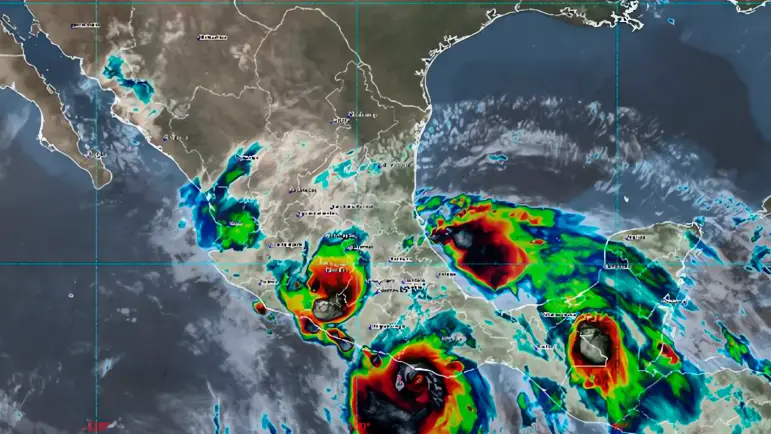 Huracán Erick azota el Pacífico mexicano; Oaxaca y Guerrero en alerta máxima
