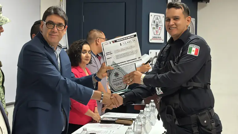 Héroes de Nogales: Policías y Bomberos reconocidos por su valentía
