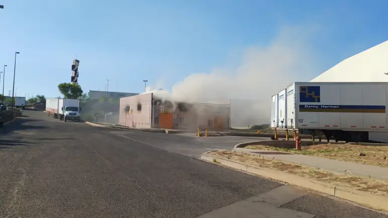 Incendio obliga a evacuar fábrica
