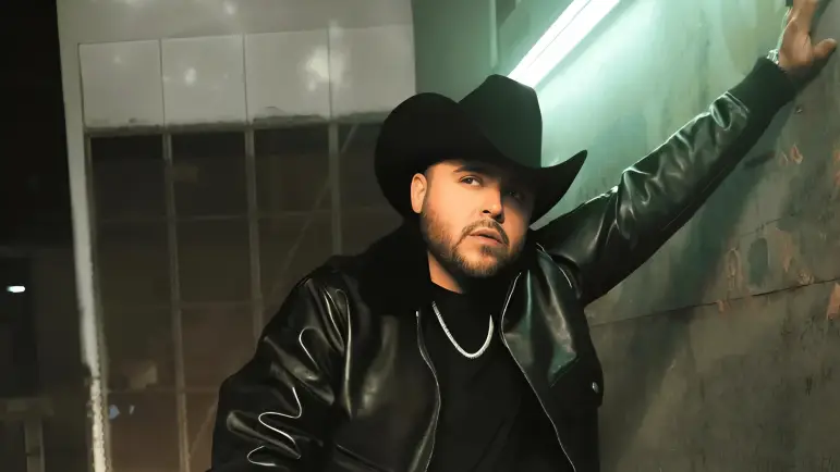Gerardo Ortiz sorprende con el emotivo sencillo "Échame el Grito"
