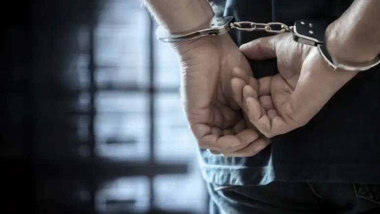 Persecución policial en Loop 202 termina con arresto de un joven en Mesa
