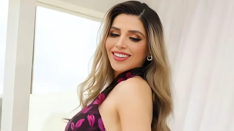 Emma Coronel: De periodista a modelo
