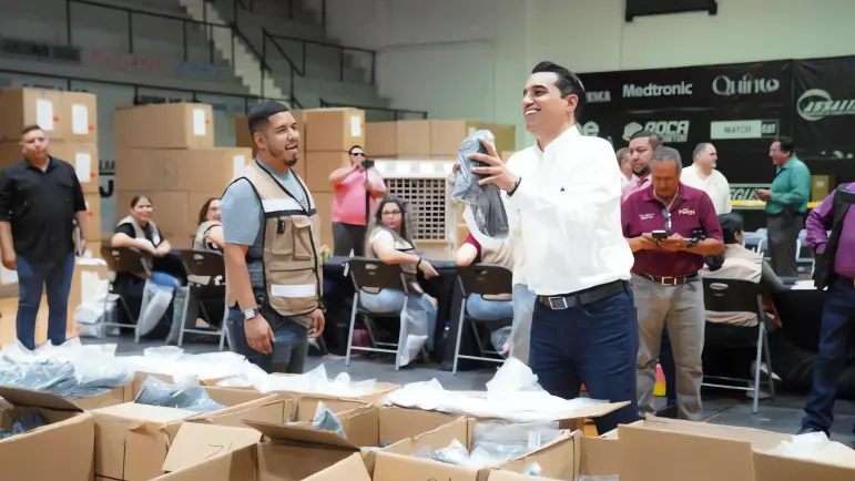 Monitoreo de la entrega de uniformes escolares
