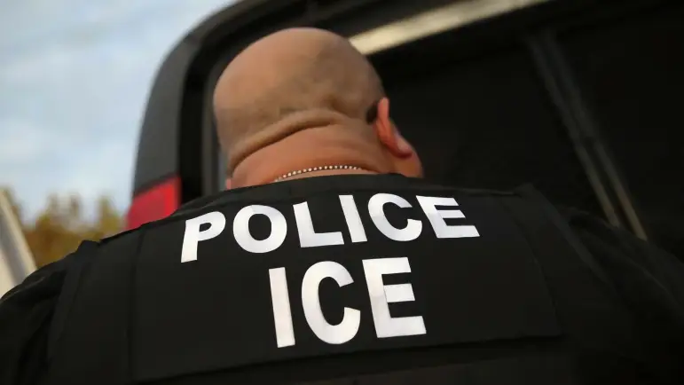 Caso de mujer con leucemia detenida en Phoenix genera indignación y peticiones de libertad
