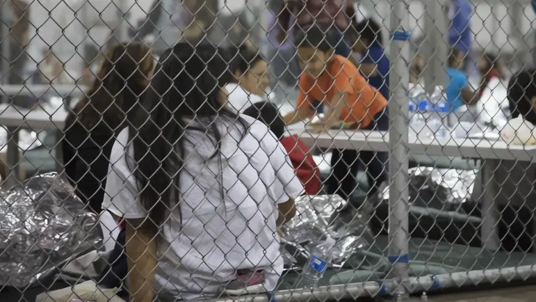 Migrante hispana denuncia abuso en centro de detención de Texas
