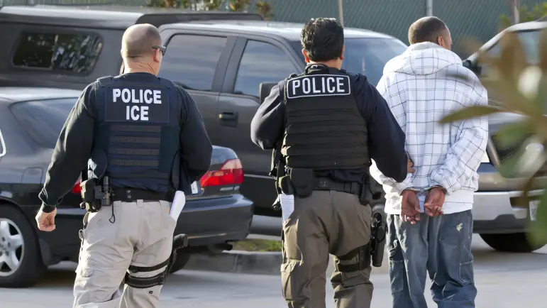 Familiares denuncian trato cruel tras detención de 10 cubanos por ICE en Miami
