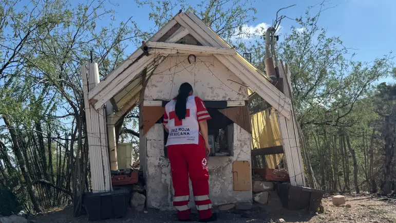 Cruz Roja: Oasis de apoyo para migrantes en el desierto
