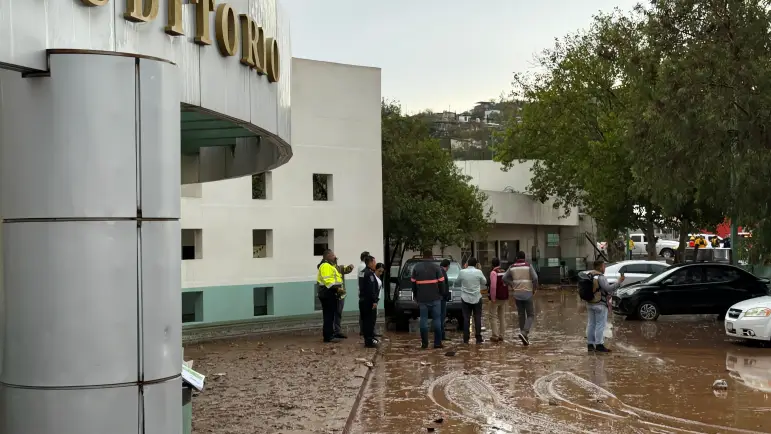 Lluvia intensa inunda hospital en Nogales, pero autoridades reportan saldo blanco