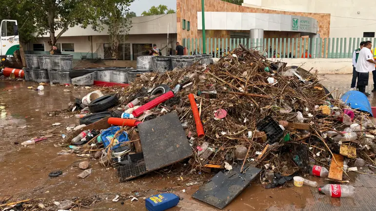 Lluvias dejan más de 2,500 toneladas de escombros y basura