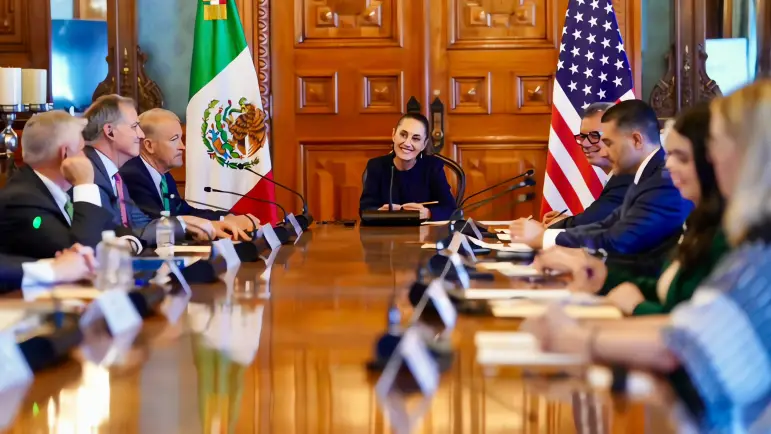 México y EU buscan evitar aranceles del 30% en cruciales negociaciones
