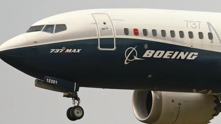 Boeing revierte pérdidas, reporta aumento de ingresos

