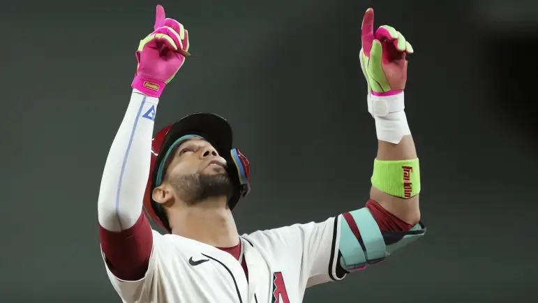 Diamondbacks destrozan a Padres y prolongan sus esperanzas
