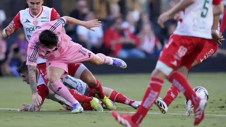 Messi fuera del partido contra Pumas por lesión
