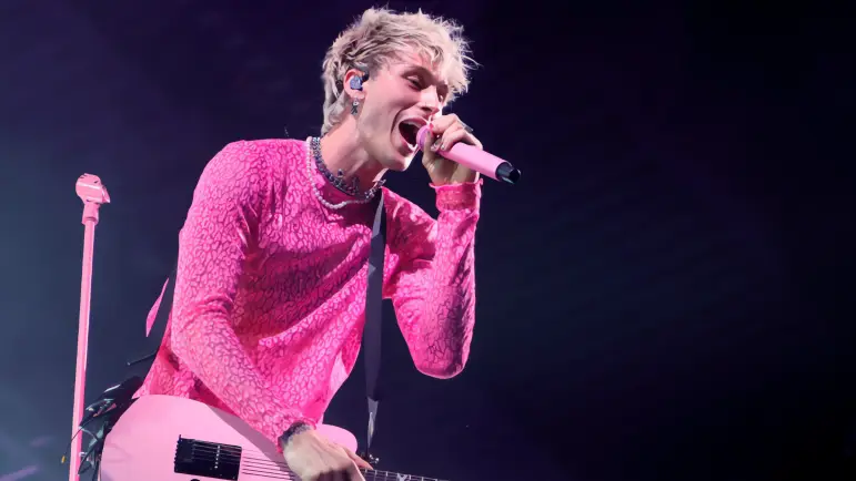 La preocupante dieta de Machine Gun Kelly: solo café y cigarrillos
